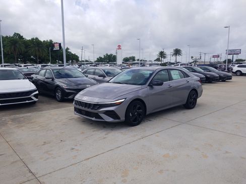 New 2026 Hyundai Elantra SEL Sport Premium w/ Cargo Package FWD image 3