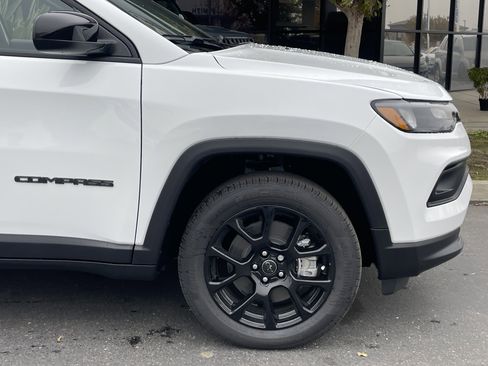 New 2026 Jeep Compass Latitude image 5