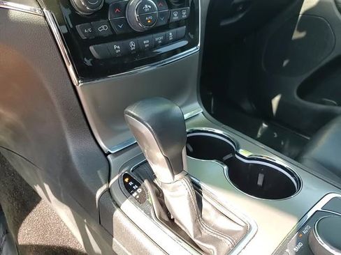 Used 2022 Jeep Grand Cherokee Limited image 23