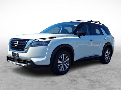 Used 2024 Nissan Pathfinder SL AWD/4WD image 3