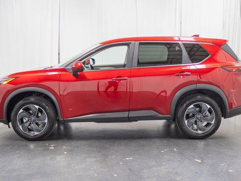Used 2025 Nissan Rogue SV AWD/4WD image 5