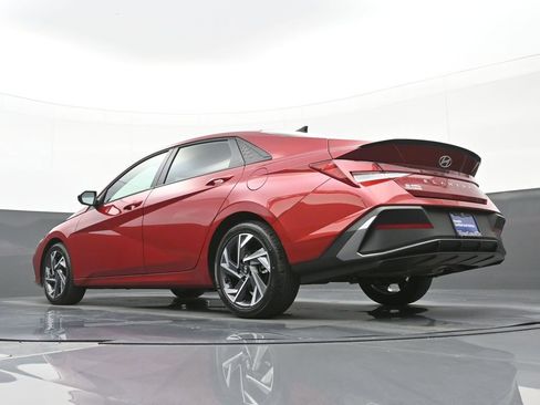 Certified 2025 Hyundai Elantra Sport image 47
