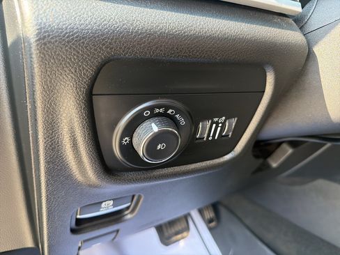 Used 2022 Jeep Grand Cherokee L Limited AWD/4WD image 15