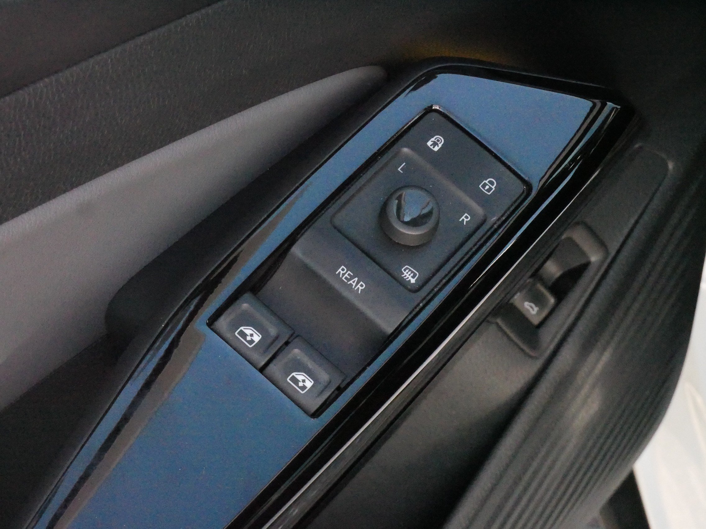 Used 2023 Volkswagen ID.4 Pro S AWD/4WD image 18