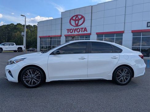 Used 2023 Kia Forte GT-Line w/ GT-Line Premium Package image 2