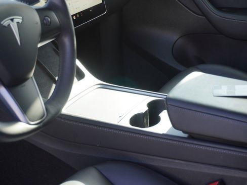 Used 2022 Tesla Model Y Performance image 22