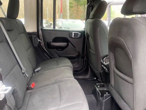 Used 2019 Jeep Wrangler Unlimited Sport S AWD/4WD image 21