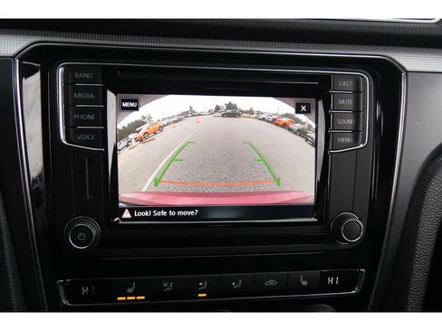 Used 2017 Volkswagen Passat 1.8T R-Line image 25