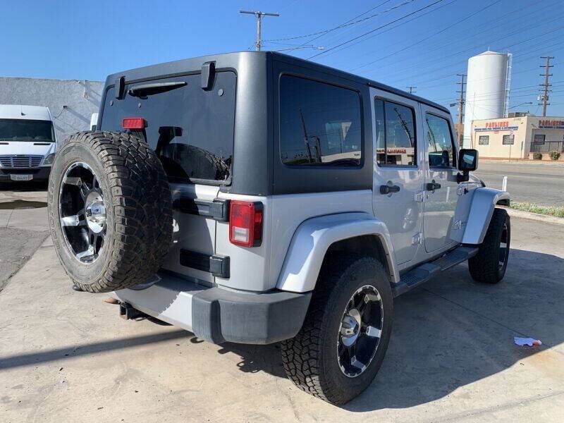 Used 2012 Jeep Wrangler Unlimited Sahara w/ Connectivity Group AWD/4WD image 7