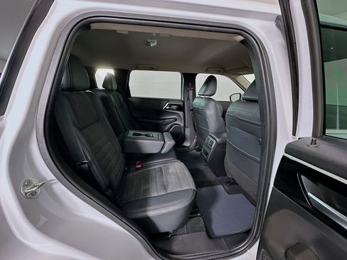 Used 2023 Mitsubishi Outlander SE image 28