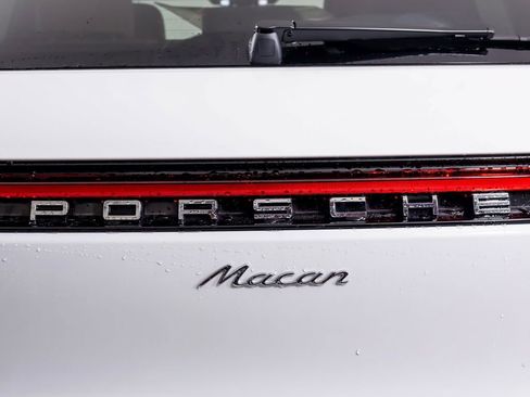 New 2026 Porsche Macan image 13