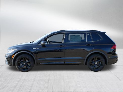 Certified 2023 Volkswagen Tiguan SE R-Line image 4