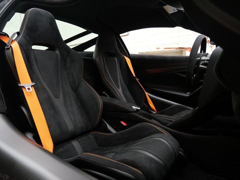 Used 2024 McLaren 750S RWD image 10