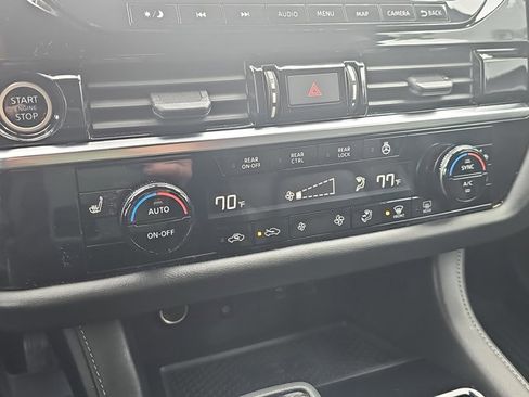 Certified 2023 Nissan Pathfinder SL w/ Lighting Package (N92) image 18