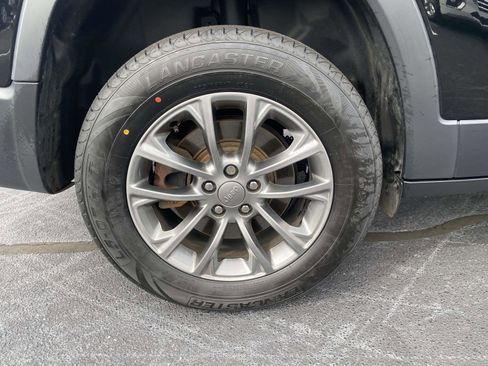 Used 2019 Jeep Cherokee Latitude Plus image 9