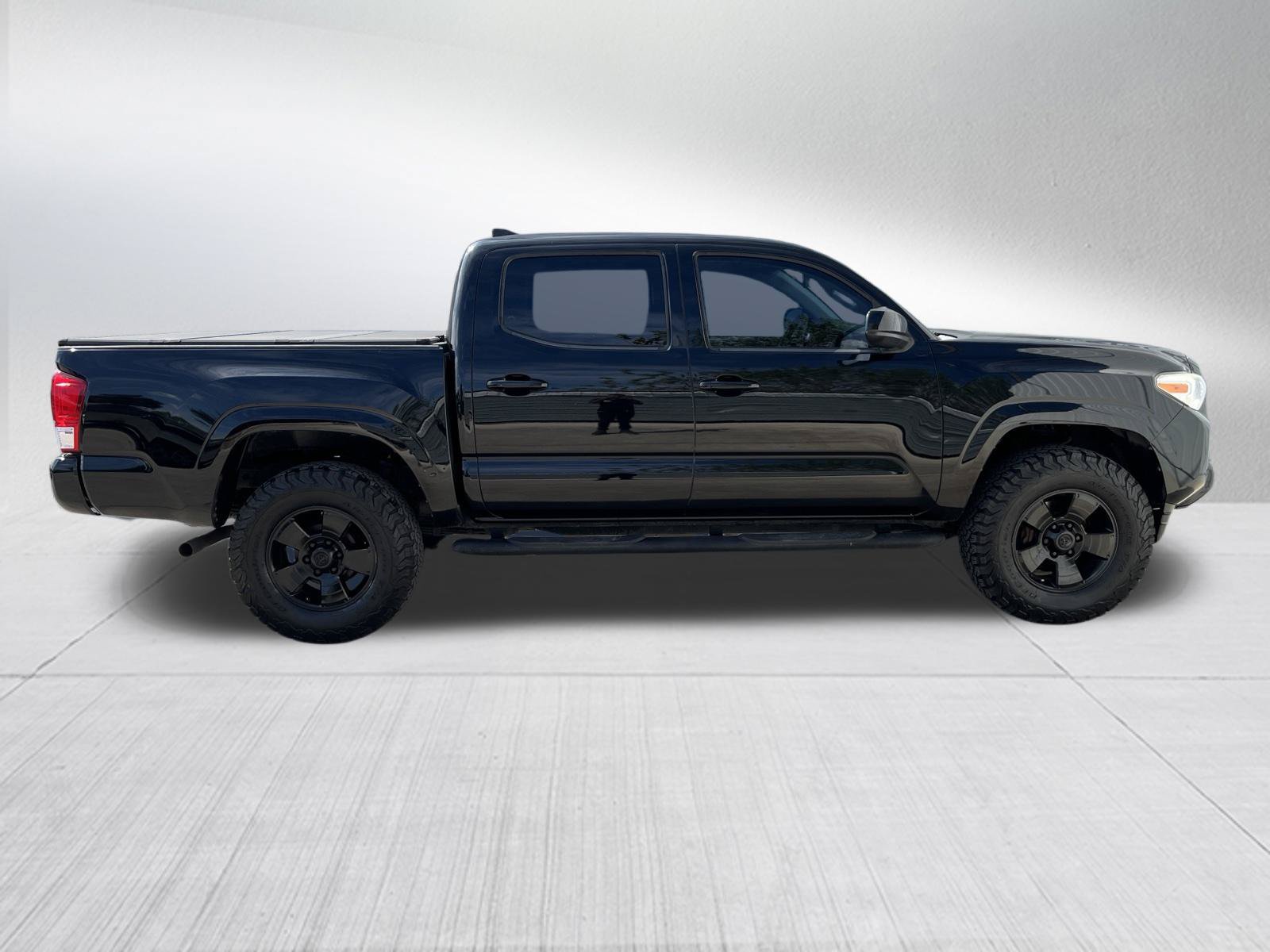 Used 2017 Toyota Tacoma SR w/ SR Convenience Package RWD image 5