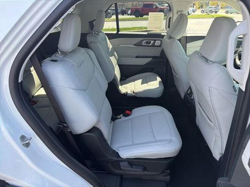 New 2026 Ford Explorer Platinum AWD/4WD image 21