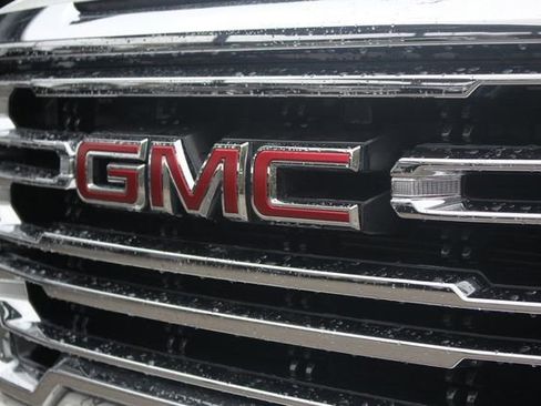 Used 2020 GMC Sierra 1500 SLT image 2