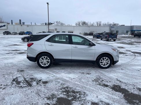 Used 2018 Chevrolet Equinox LS image 6