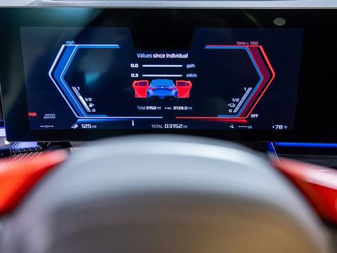 Used 2025 BMW M5 w/ Executive Package image 40