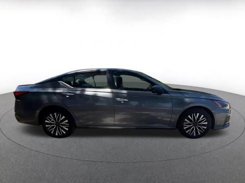 Used 2025 Nissan Altima 2.5 SV FWD image 15