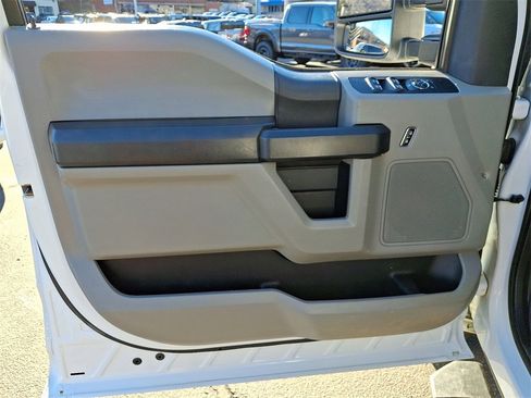 Used 2022 Ford F250 XL w/ Power Equipment Group image 12