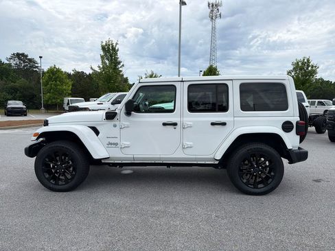 Used 2024 Jeep Wrangler Unlimited Sahara AWD/4WD image 4
