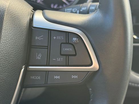 Used 2022 Toyota Highlander XLE image 27