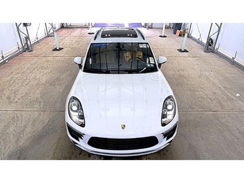 Used 2018 Porsche Macan AWD/4WD image 2