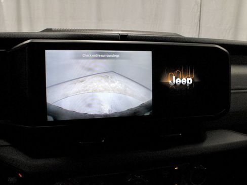 Used 2024 Jeep Wrangler Unlimited AWD/4WD image 2