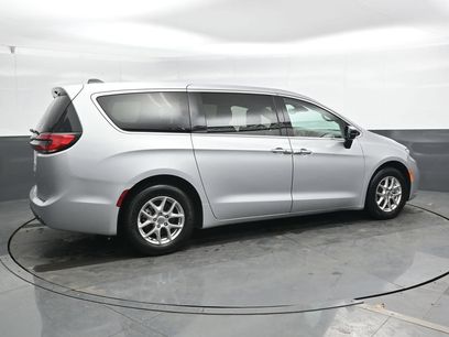 Used 2024 Chrysler Pacifica Touring-L