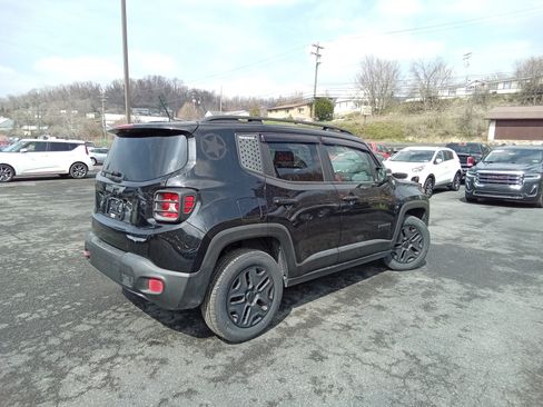 Used 2017 Jeep Renegade Trailhawk AWD/4WD image 4