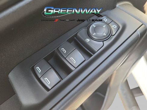 Used 2025 Chevrolet Silverado 1500 Custom image 25