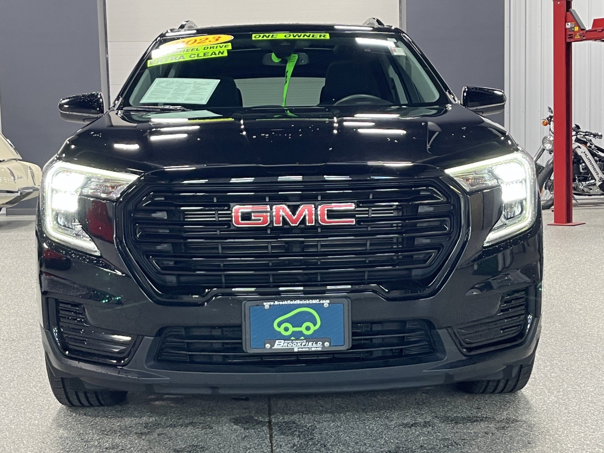 Certified 2023 GMC Terrain SLE w/ Driver Convenience Package AWD/4WD image 8