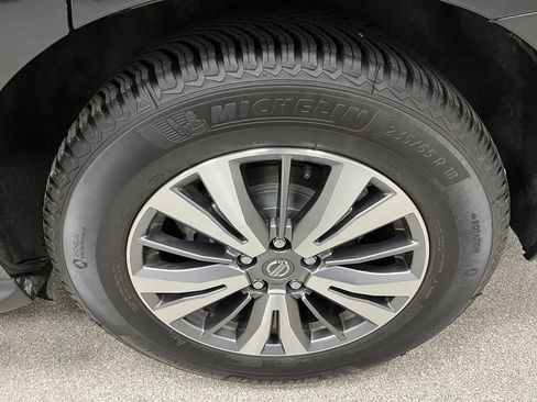 Used 2019 Nissan Pathfinder SL AWD/4WD image 16