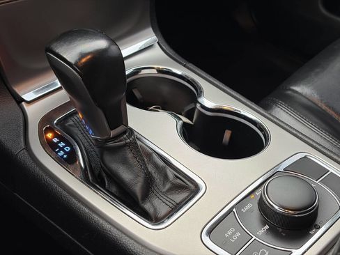 Used 2019 Jeep Grand Cherokee Limited image 32