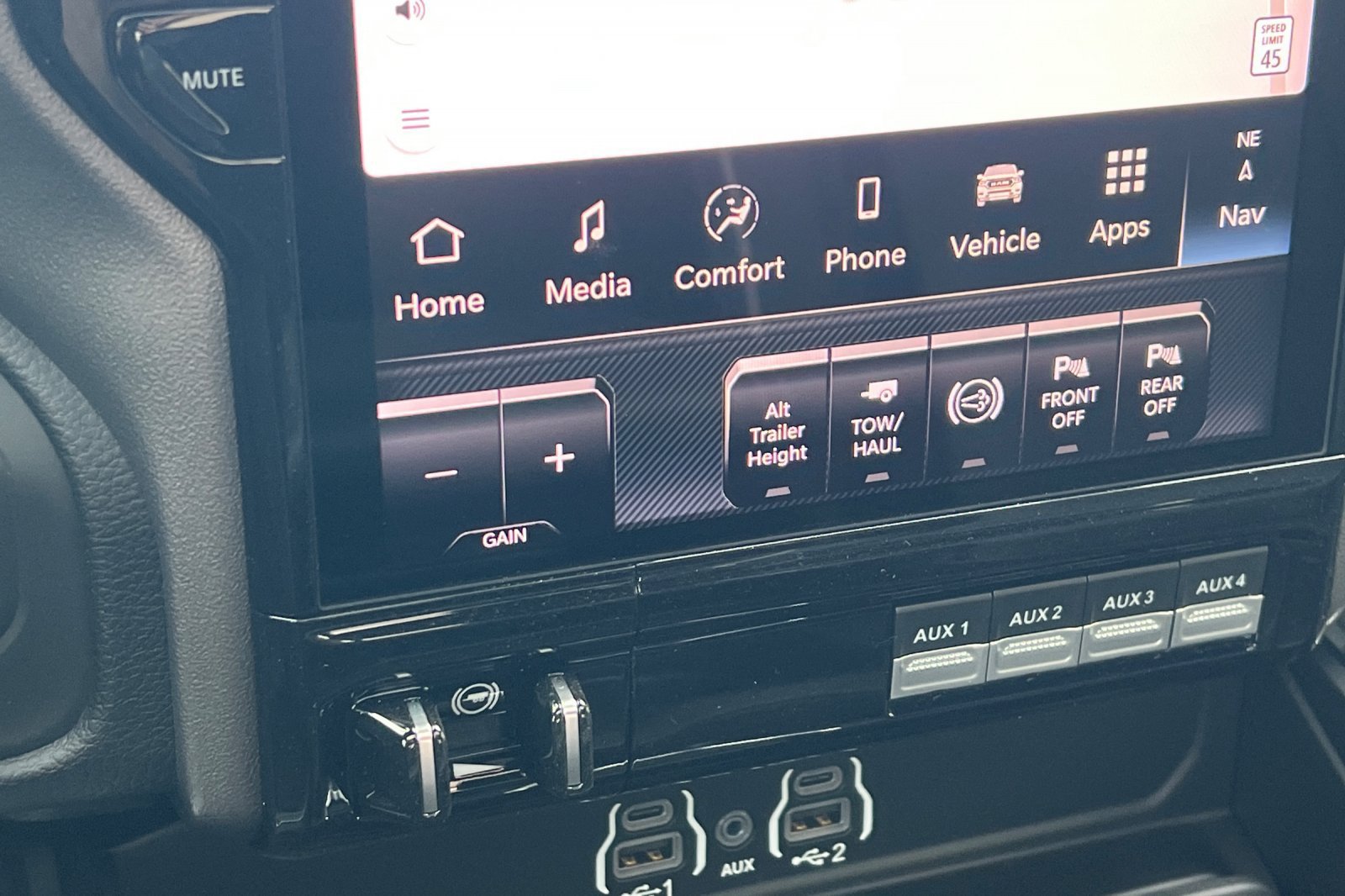 New 2026 RAM 3500 Laramie AWD/4WD image 23