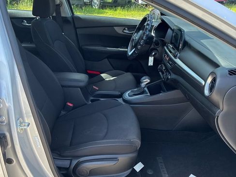 Used 2019 Kia Forte LXS FWD image 6