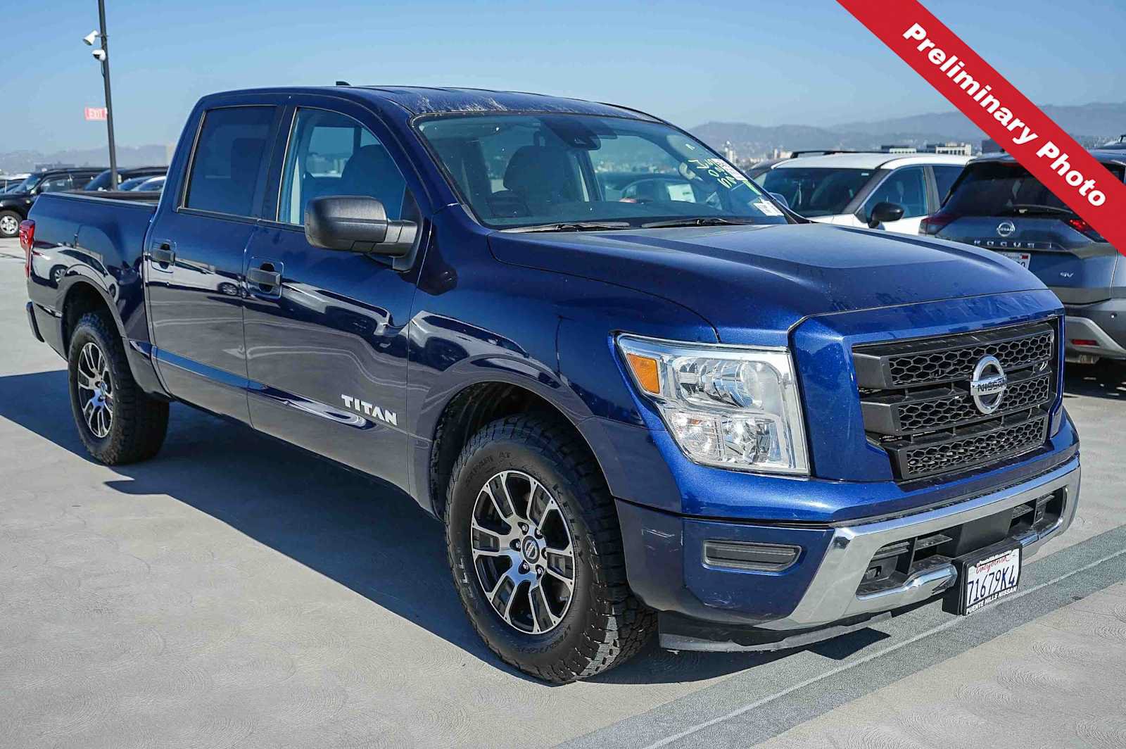 Used 2022 Nissan Titan SV RWD image 3
