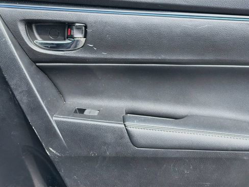 Used 2017 Toyota Corolla SE FWD image 32