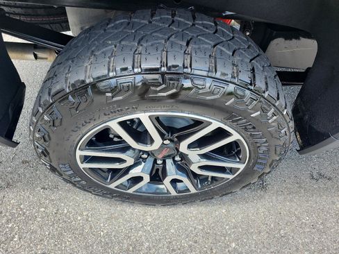 Certified 2025 GMC Sierra 1500 AT4 w/ AT4 Premium Package AWD/4WD image 4
