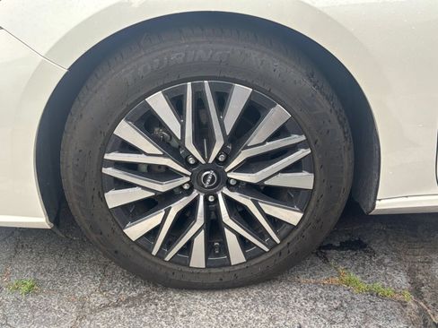 Used 2025 Nissan Altima 2.5 SV FWD image 28
