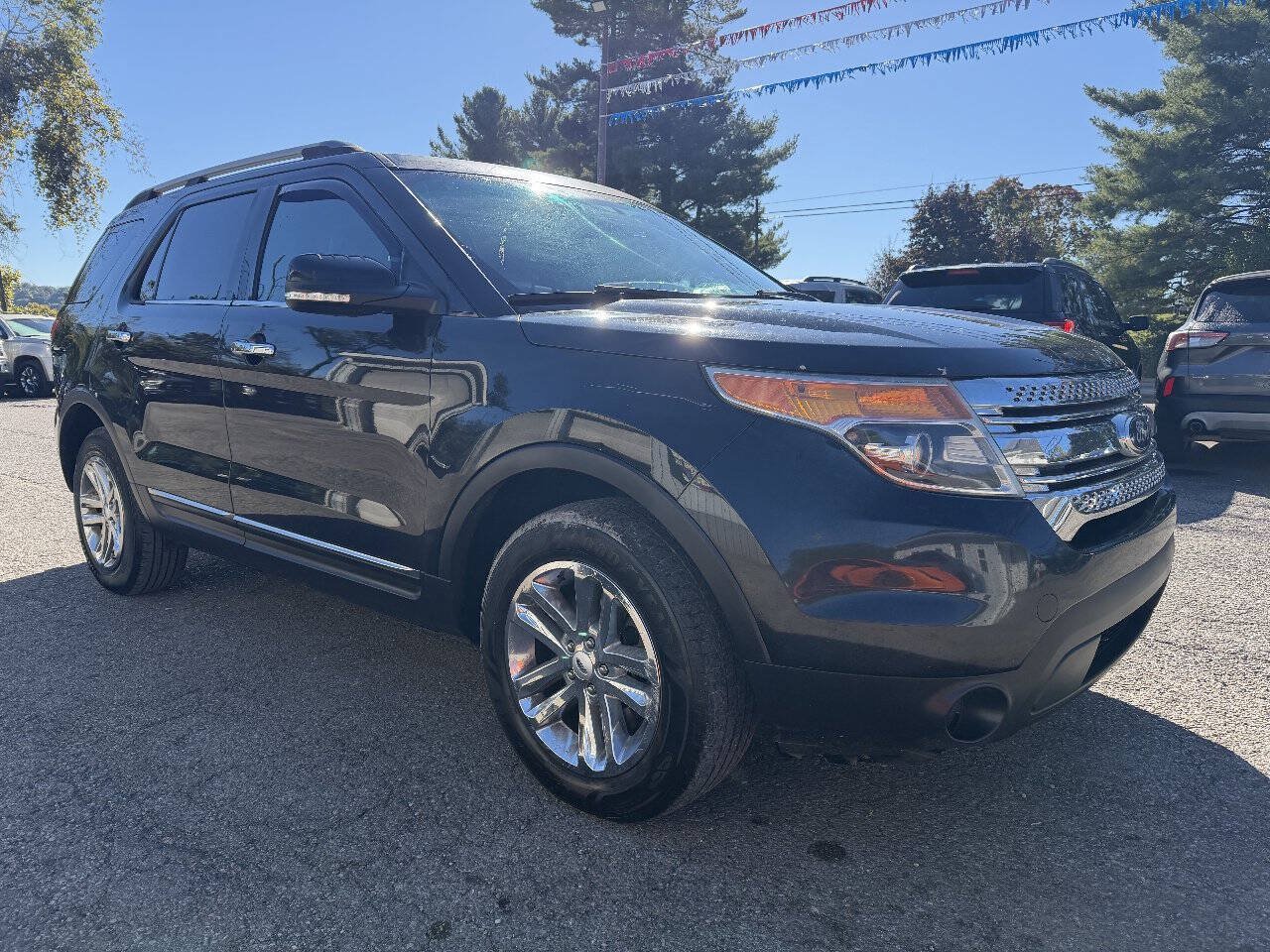 Used 2015 Ford Explorer XLT w/ Equipment Group 202A AWD/4WD image 3