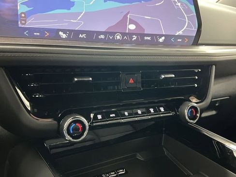 New 2026 Chevrolet Suburban LT image 18