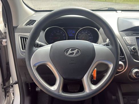 Used 2013 Hyundai Tucson GL FWD image 15