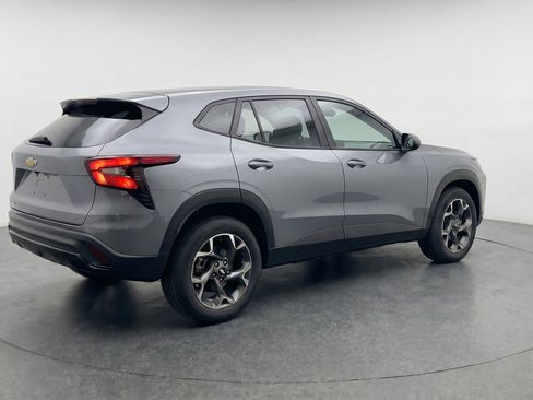 Used 2025 Chevrolet Trax LT FWD image 9