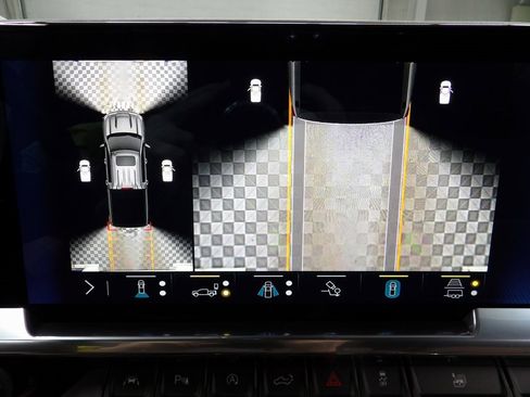 Used 2023 Chevrolet Silverado 1500 High Country w/ Technology Package image 29