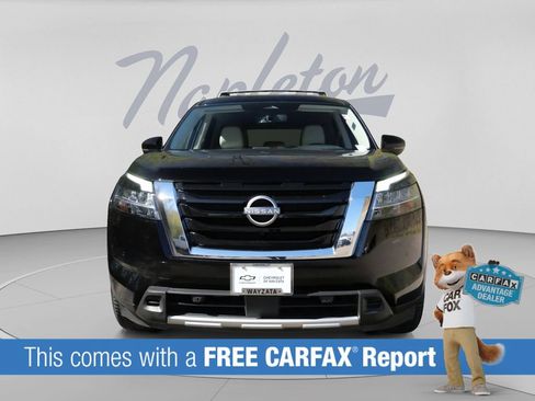Used 2023 Nissan Pathfinder SL AWD/4WD image 2