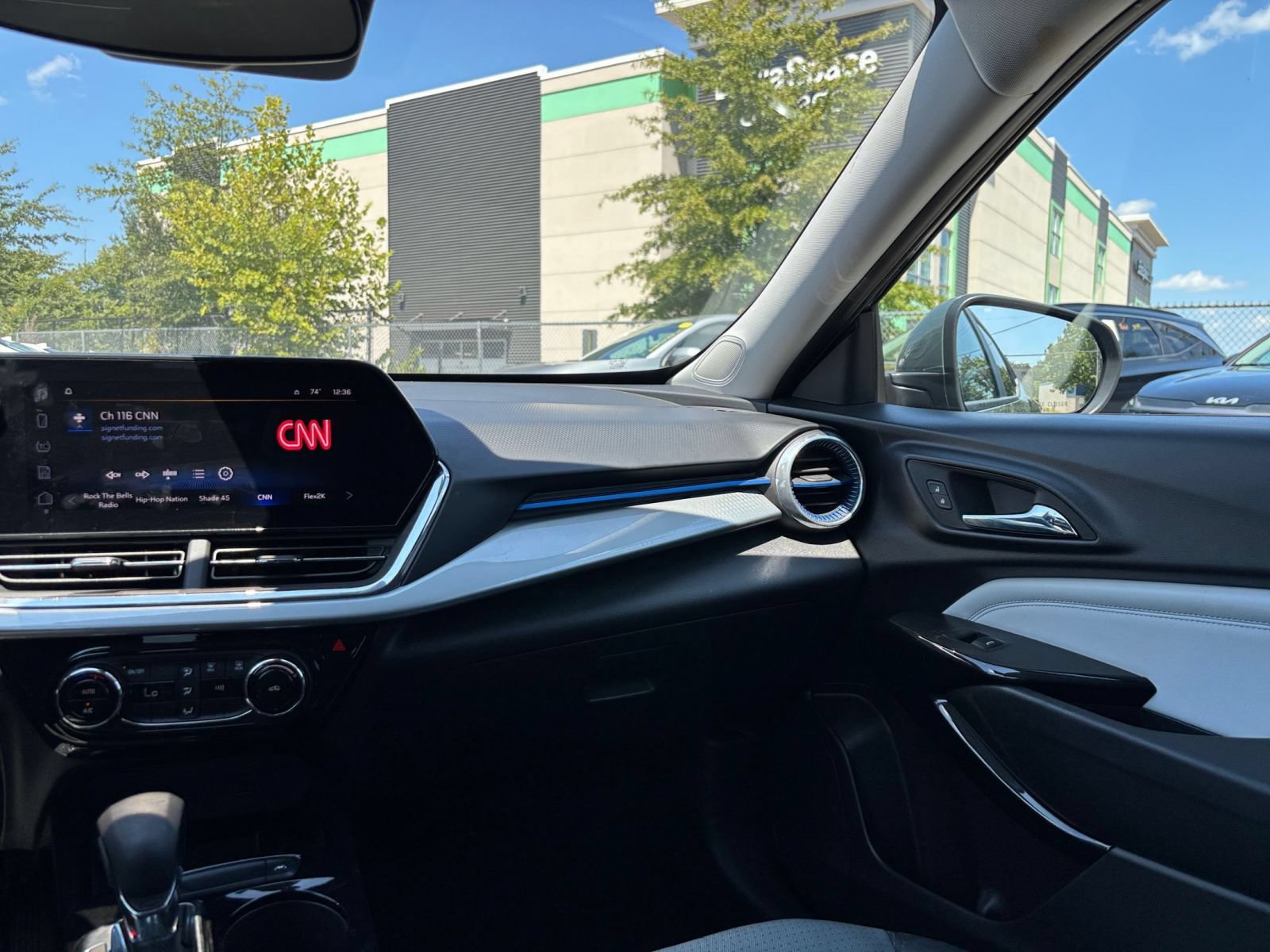Used 2025 Chevrolet Trax LT FWD image 33