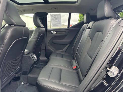 Certified 2024 Volvo XC40 B5 Ultimate w/ Protection Package Premier image 21